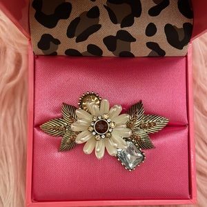 Vintage Betsey Johnson knuckle buster double finger rhinestone flower ring